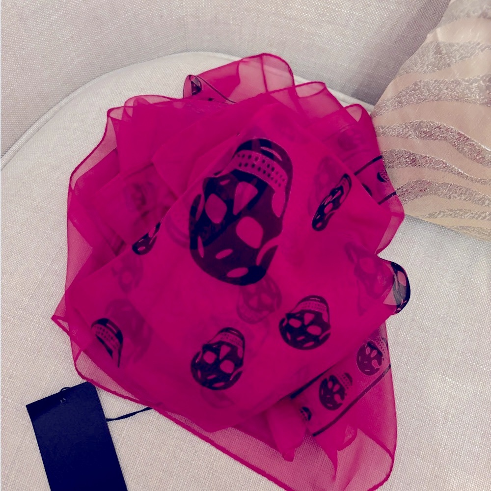 💯 Authentic Alexander McQueen Chiffon Skull Print Scarf NWT